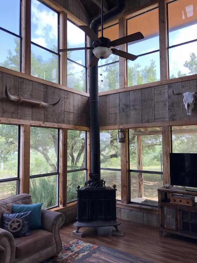 Отель Rockin' B Ranch Bluff House Pipe Creek Экстерьер фото