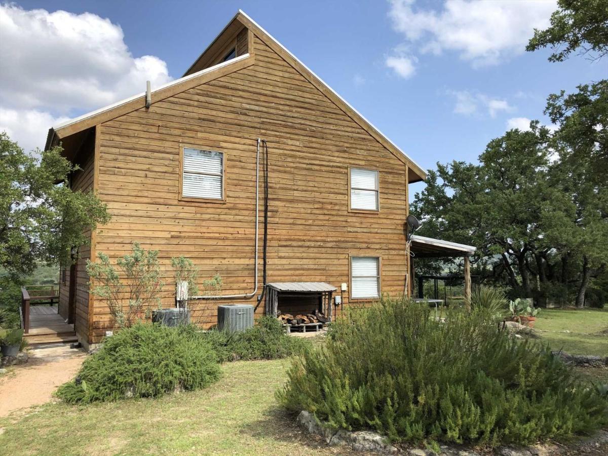 Отель Rockin' B Ranch Bluff House Pipe Creek Экстерьер фото