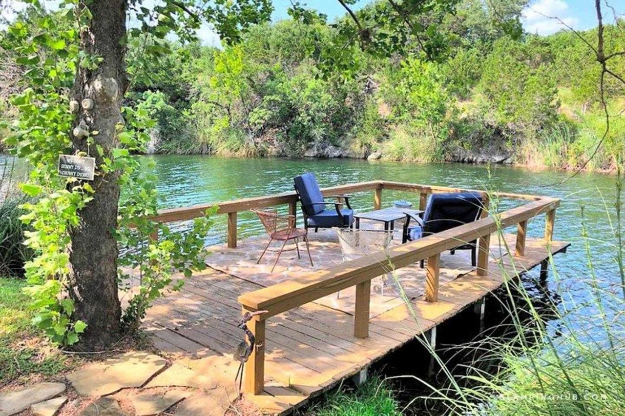 Отель Rockin' B Ranch Bluff House Pipe Creek Экстерьер фото