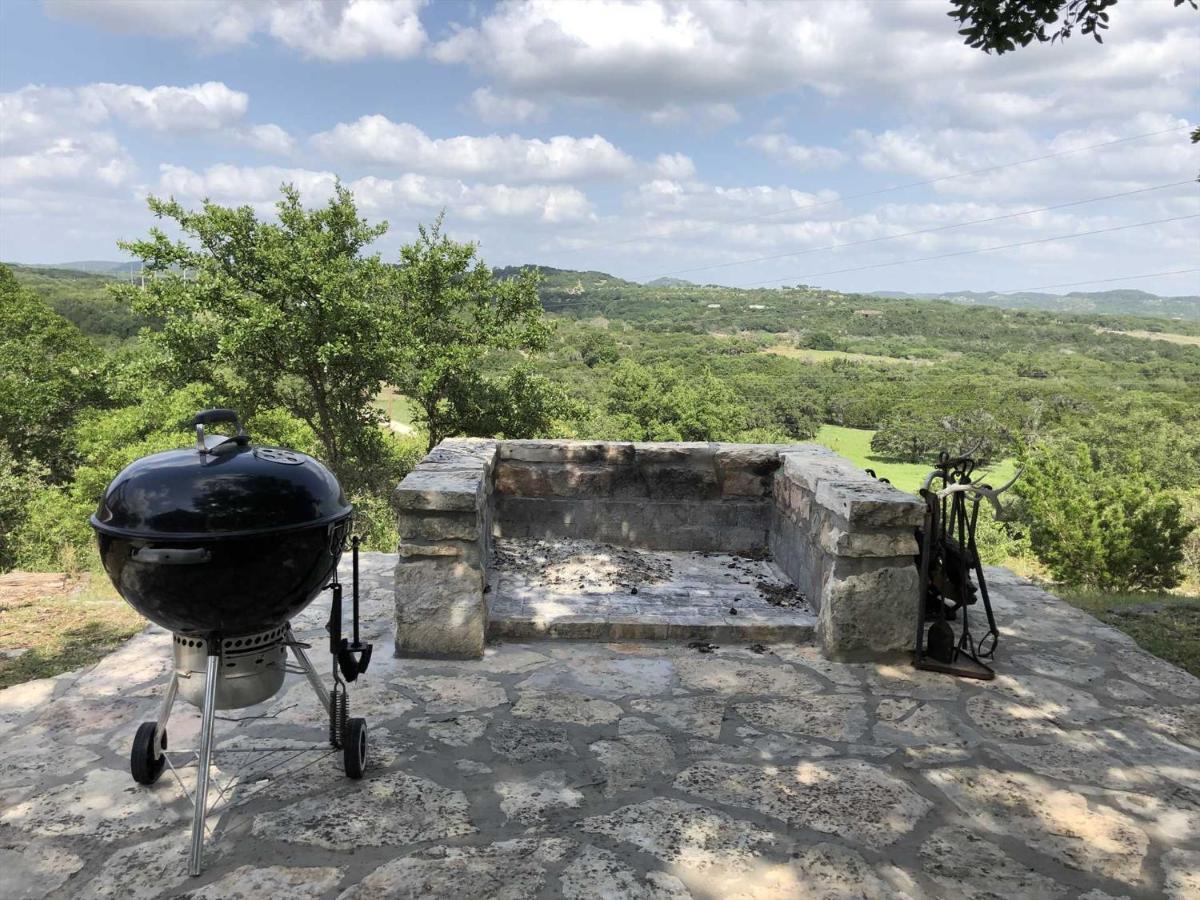 Отель Rockin' B Ranch Bluff House Pipe Creek Экстерьер фото